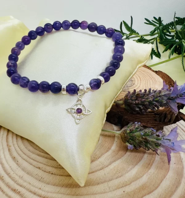 Pulsera Amatista 6mm con Plata con Nudo de Bruja con Amatista