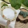 Pulsera de Jade Natural Palegoldenrod con Baño Oro con una Mandala