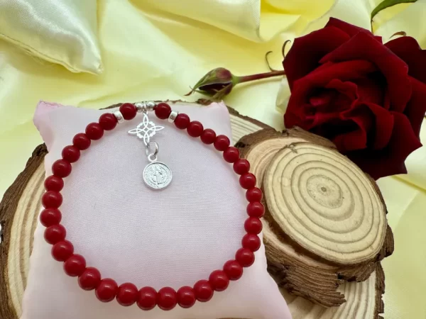 Pulsera Jade Rojo 6mm con Plata Nudo de Bruja y San Benito