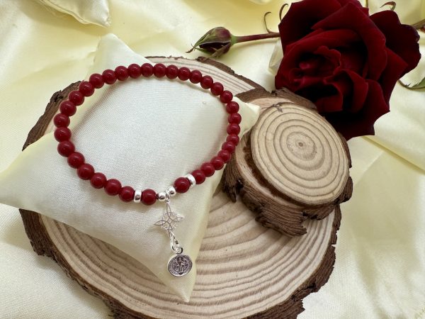 Pulsera Jade Rojo 6mm con Plata Nudo de Bruja y San Benito