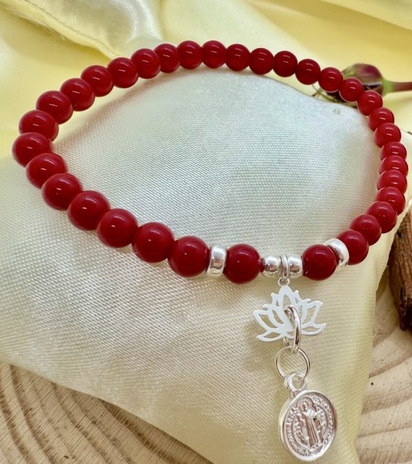 PN 0022 - Foto1 Pulsera Jade Rojo 6mm con Plata Flor de Loto y San Benito