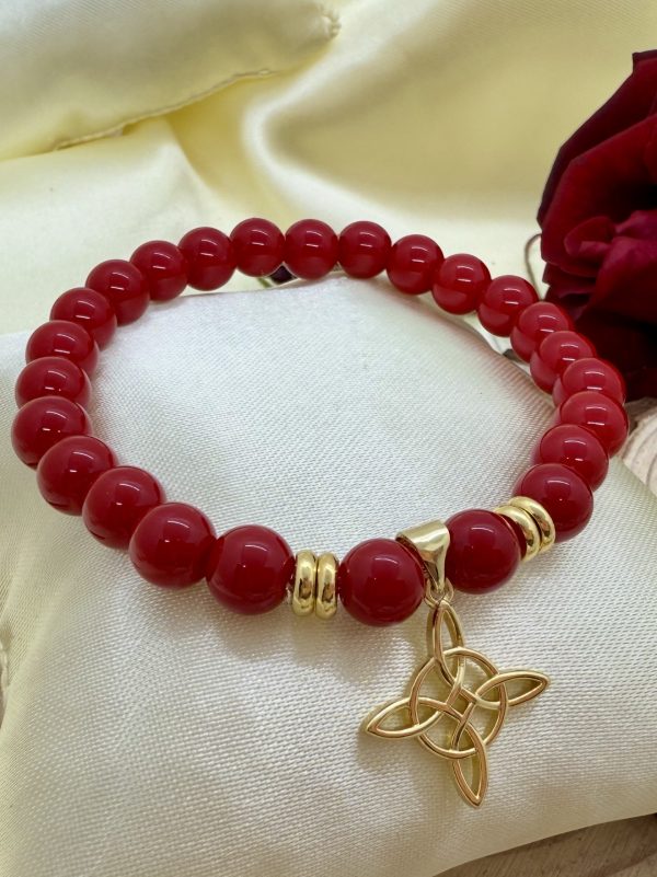 PN 0024 - Foto 1 Pulsera Jade Rojo 8mm con Baño en Oro Nudo de Bruja
