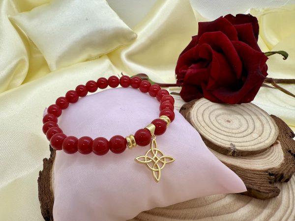 PN 0024 - Foto 2 Pulsera Jade Rojo 8mm con Baño en Oro Nudo de Bruja