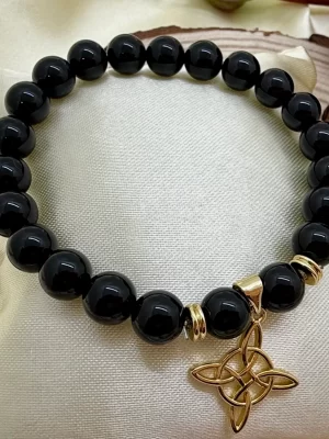 PN 0026 - Foto 1 Pulsera Onix 8 mm con Baño Oro Nudo de Bruja