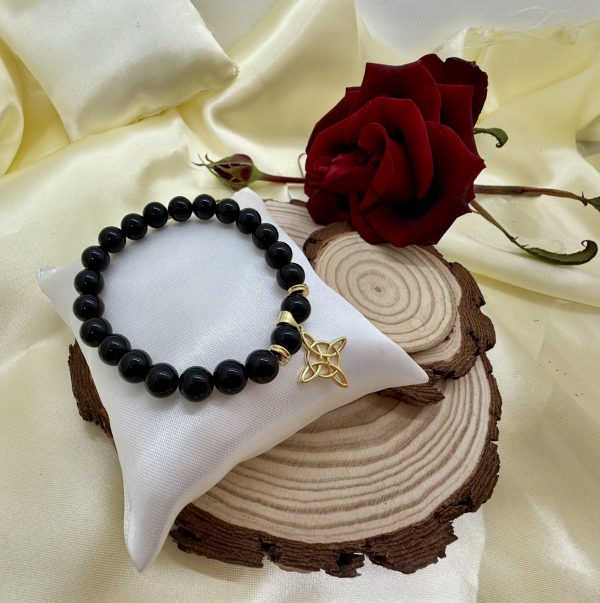 PN 0026 - Foto 3 Pulsera Onix 8 mm con Baño Oro Nudo de Bruja