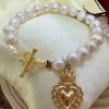 Pulsera de Perlas de Rio 8 mm con baño de oro Corazon Detente y cierre Marinero