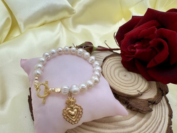 Pulsera de Perlas de Rio 8 mm con baño de oro Corazon Detente y cierre Marinero