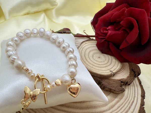 PN 0034 - Foto 3 Pulsera de Perlas de Rio 8 mm con baño de oro con Corazón y Cierre Marinero Mariposa