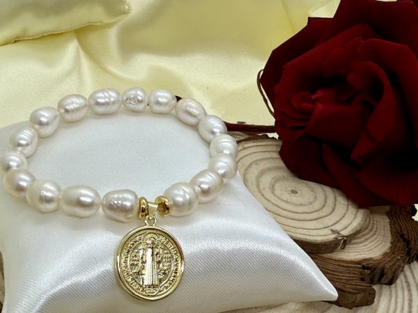 PN 0035 - Foto 3 Pulsera de Perlas de Rio 10 mm con baño de oro Medalla San Benito