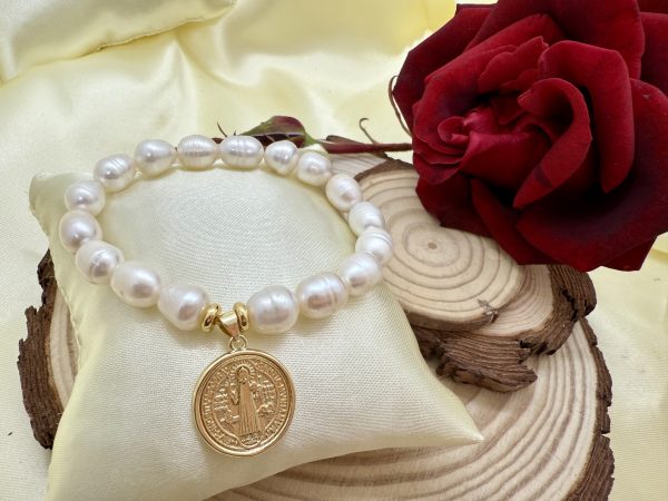 PN 0035 - Foto 4 Pulsera de Perlas de Rio 10 mm con baño de oro Medalla San Benito