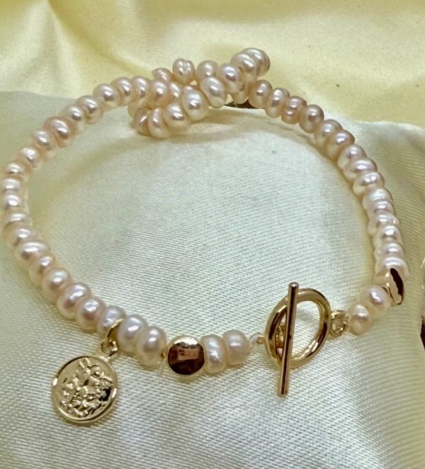 PN 0036 - Foto1 Pulsera de Perlas Potato Cheap 4mm con baño de oro San Miguel Arcangel y cierre Marinero