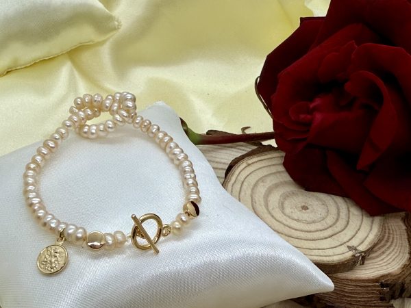 PN 0036 - Foto3 Pulsera de Perlas Potato Cheap 4mm con baño de oro San Miguel Arcangel y cierre Marinero