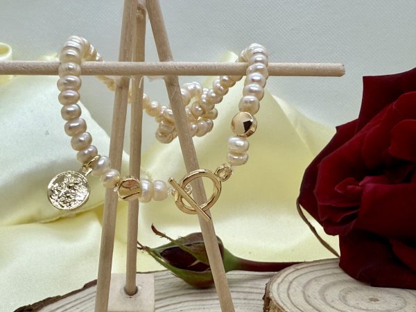 PN 0036 - Foto5 Pulsera de Perlas Potato Cheap 4mm con baño de oro San Miguel Arcangel y cierre Marinero