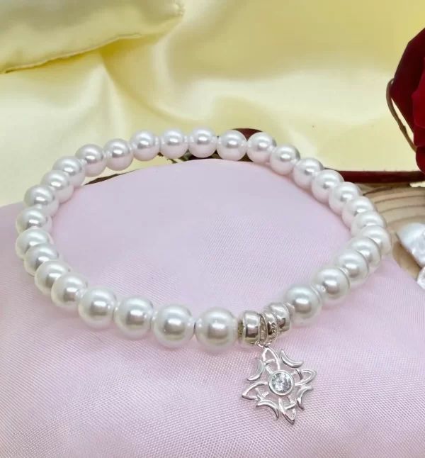 PN 0037 - Foto 1 Pulsera de Perlas de Nacar 6mm con Plata Nudo de Bruja