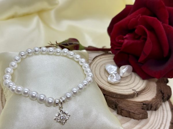 PN 0037 - Foto 2 Pulsera de Perlas de Nacar 6mm con Plata Nudo de Bruja