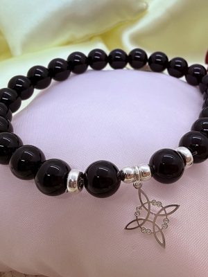 Pulsera Ónix 8 mm con Plata y Nudo de Bruja